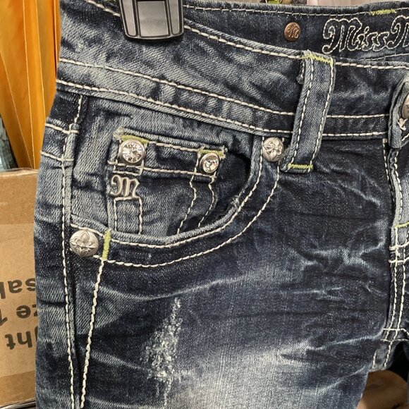 Miss Me Womens Denim JP5701P4 Cuffed Capri, Embroidered/ Distressed, Size 24 - Picture 4 of 8